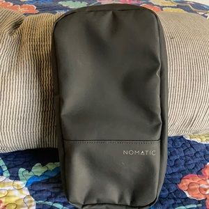 Nomatic toiletry case bage